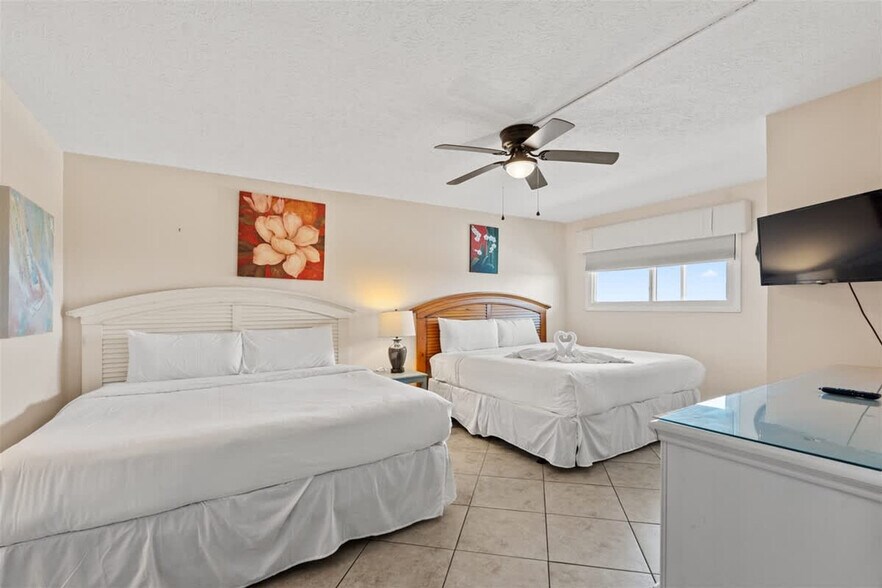 Building Photo - 8743 Thomas Dr