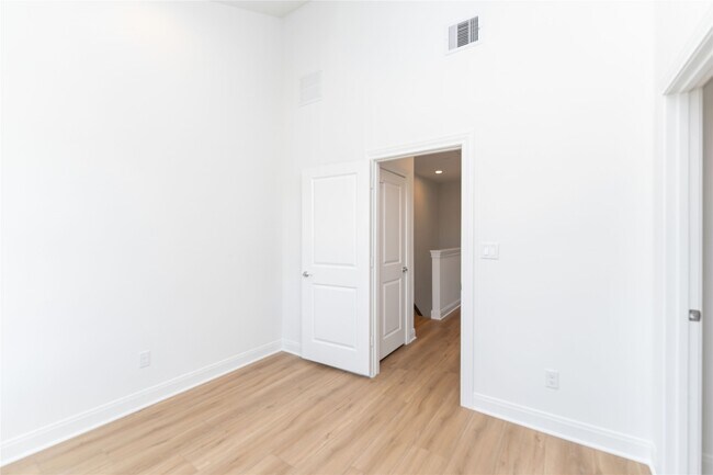 Building Photo - 5119 Briscoe St