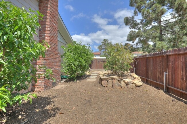 Building Photo - 3994 Maricopa Dr