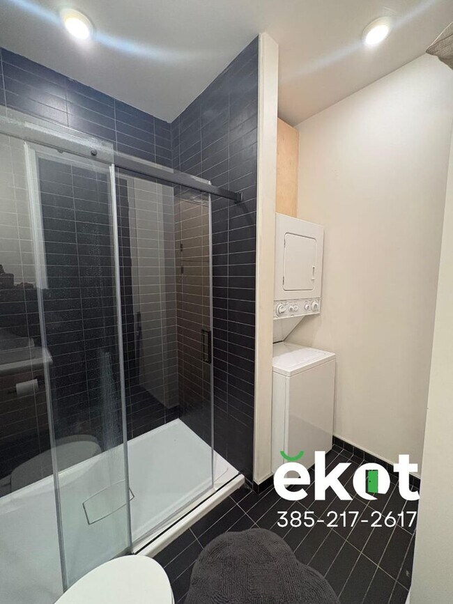 Building Photo - Stowell-SLC-Emery Manor