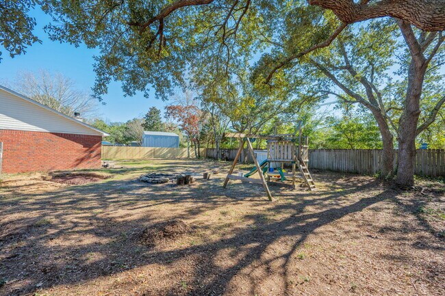 Building Photo - 2702 Beacon Ct