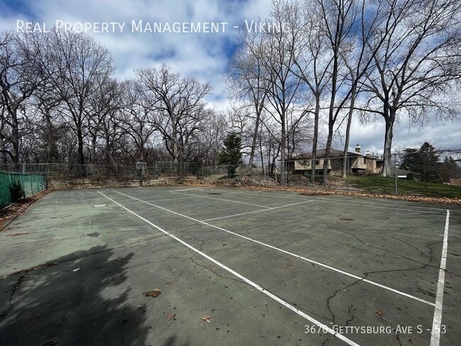 Building Photo - Renovated 2 Bed 1.5 Bath 1 Car Garage! - D...