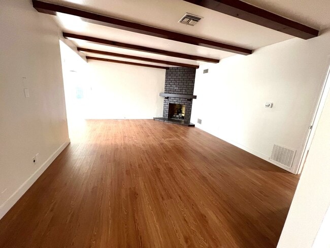 Building Photo - Freshly Renovated Gem with Incredible Floor Plan