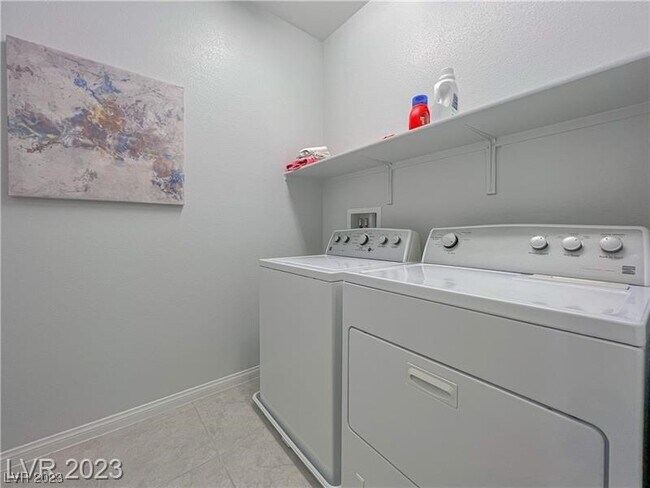 Building Photo - 6983 Atwood Peaks Ave