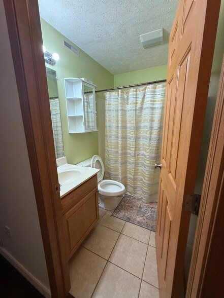 Building Photo - 421 Creekside Dr