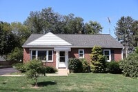 Building Photo - Bungalow in Penn Manor : 2bd/1ba