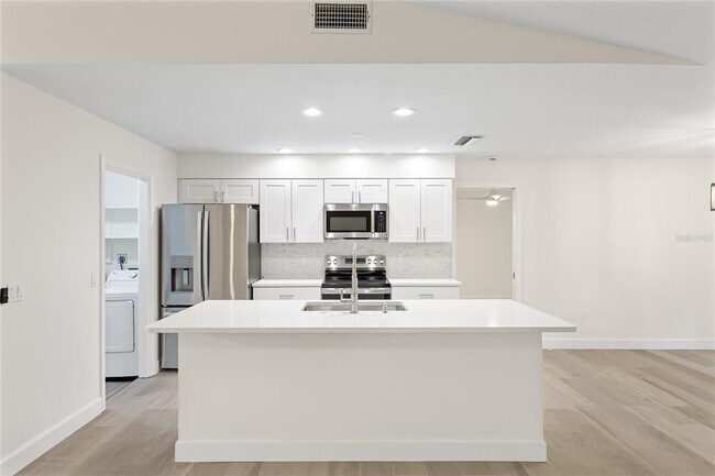 Building Photo - 2202 Cork Oak St W