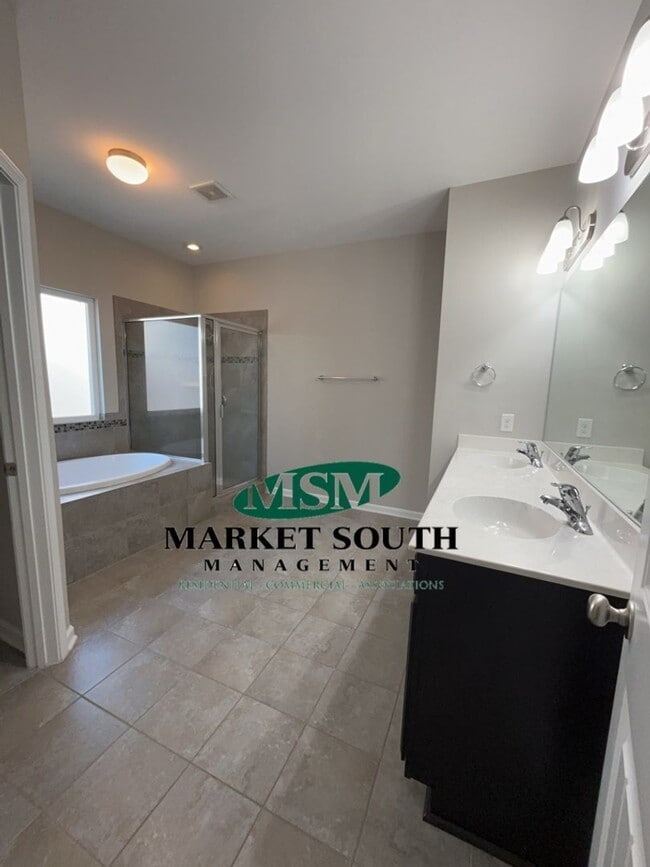 Building Photo - BEAUTIFUL WAVERLY HOME! AVAILABLE TO VIEW AFTER 6/18/26