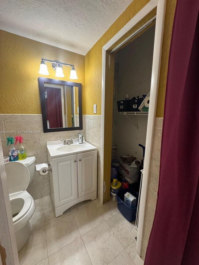 Building Photo - 5501 SW 89th Ave