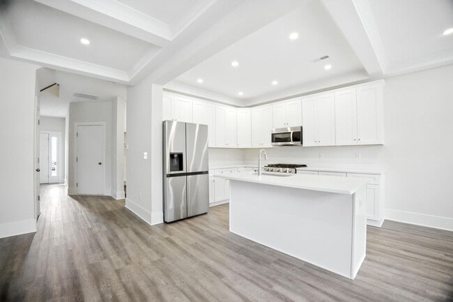 Building Photo - 3 Kessel Run