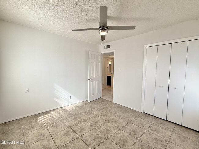 Building Photo - 13373 Greendale