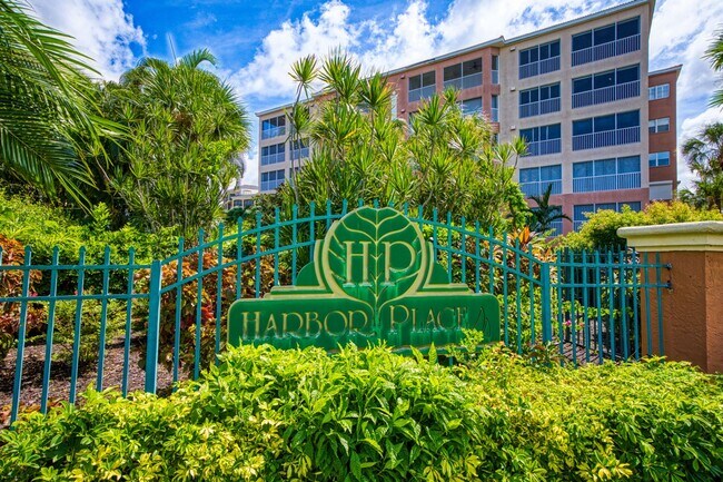 Building Photo - 3 bedroom 2.5 bathroom furnished condo