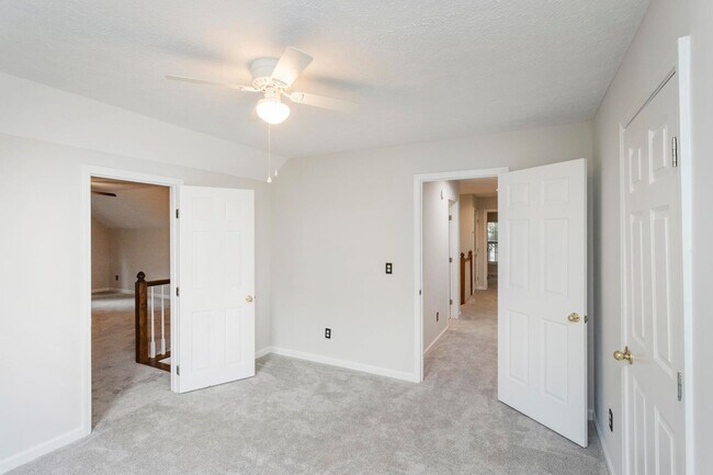 Building Photo - 105 Redbud Dr