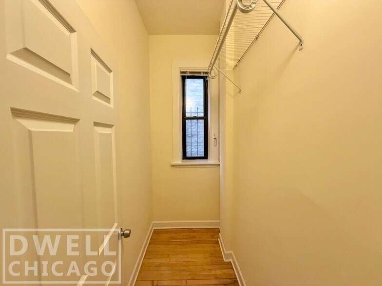 Building Photo - 2130 W Concord Pl