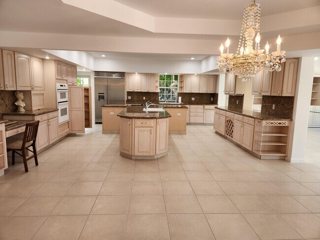 Building Photo - 17885 Fieldbrook Cir E