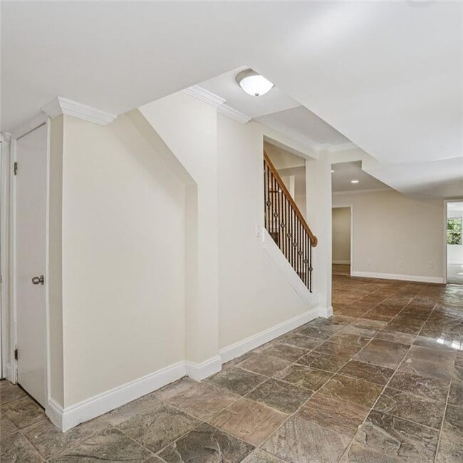 Building Photo - 3859 Peachtree Dunwoody Rd