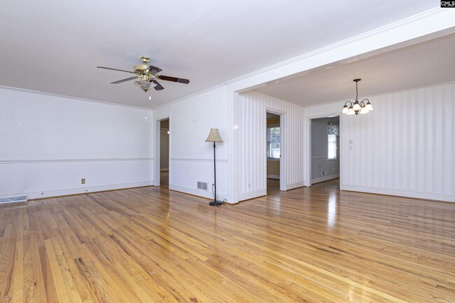 Building Photo - 941 E Ave