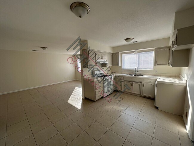 Building Photo - 1498 E Cerritos Ave