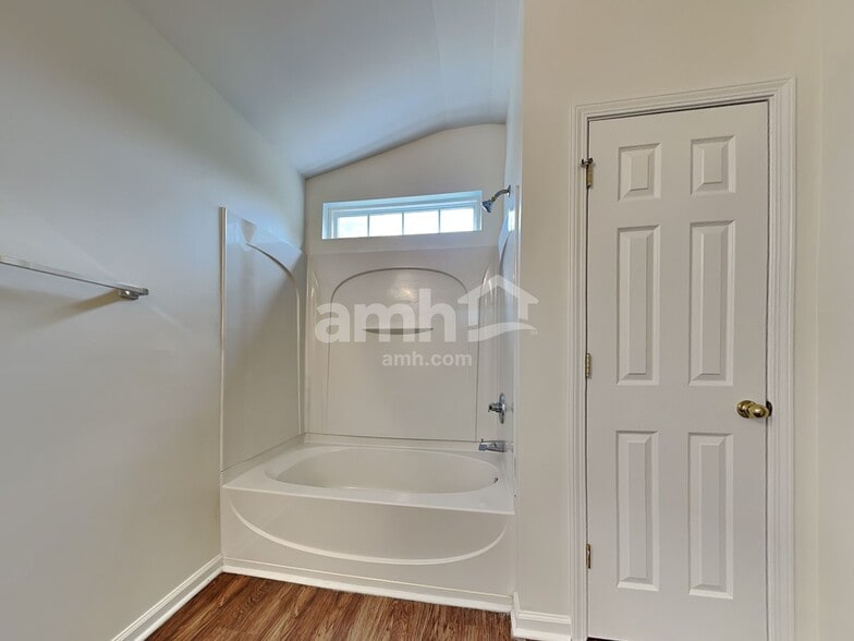 Building Photo - 6418 Glenolden Dr