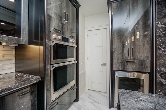 Building Photo - 5711 Sugar Hill Dr