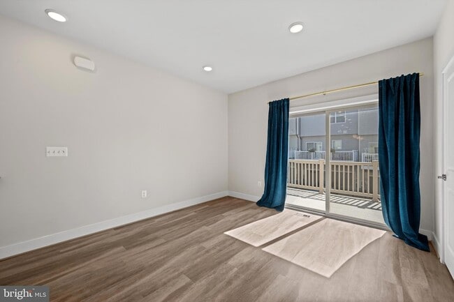 Building Photo - 148 Stowe Dr