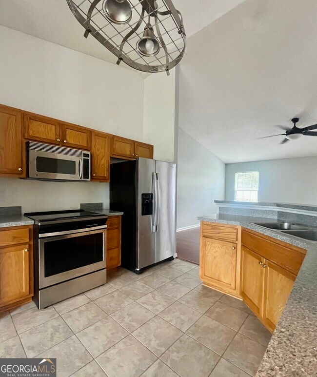 Building Photo - 435 Creekside Dr
