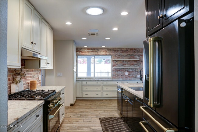 Building Photo - 2016 E State Ave