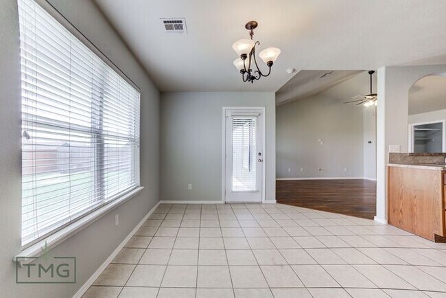 Building Photo - Open House 8/1/24 4pm-5pm! Great 3/2/2 in Owasso’s Lake Valley!