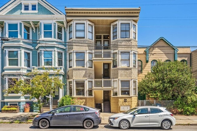Building Photo - 413 Fair Oaks St