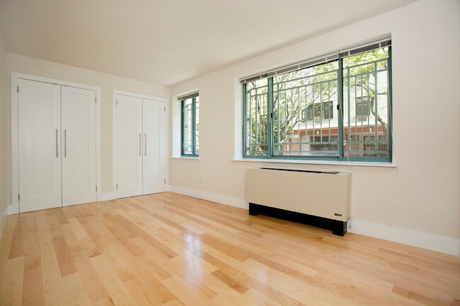 Interior Photo - 100 Jane St