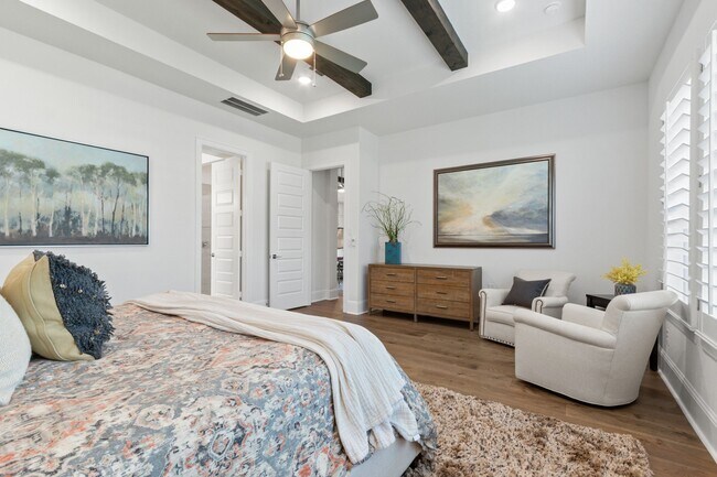 Building Photo - 902 Falcon Hollow Ln