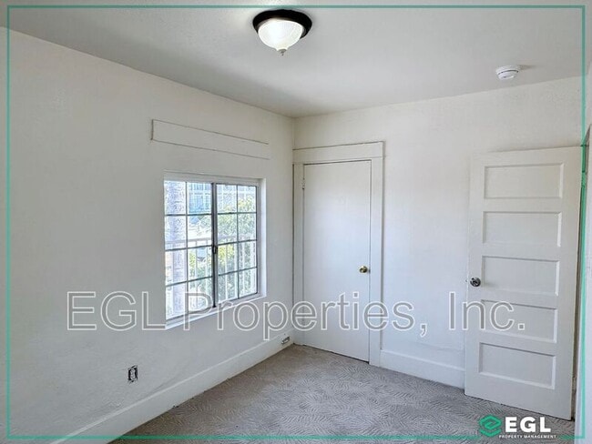 Building Photo - 115 1/2 N. Westlake Ave.