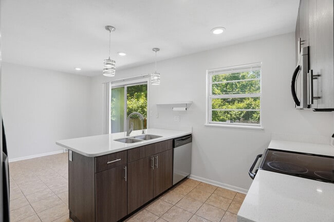 Building Photo - 405 Brewer Dr