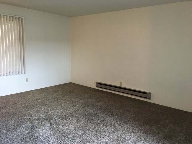 Building Photo - SUPER CUTE UNIT- BRAND NEW CARPET AND PAIN...