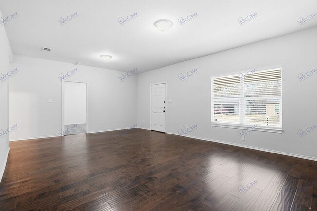 Building Photo - 508 W Lone Star Ave