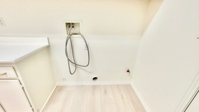 Building Photo - Fantastic Single-Story in the desirable an...
