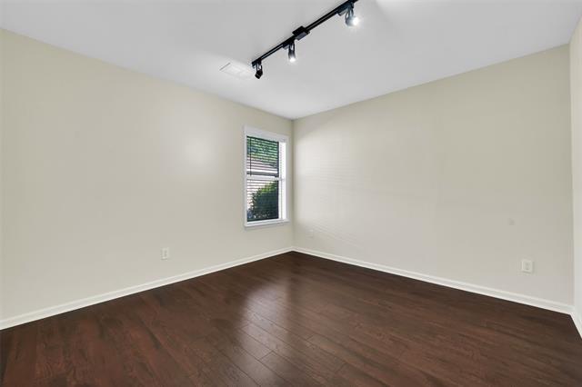 Building Photo - 3115 Creekside Dr