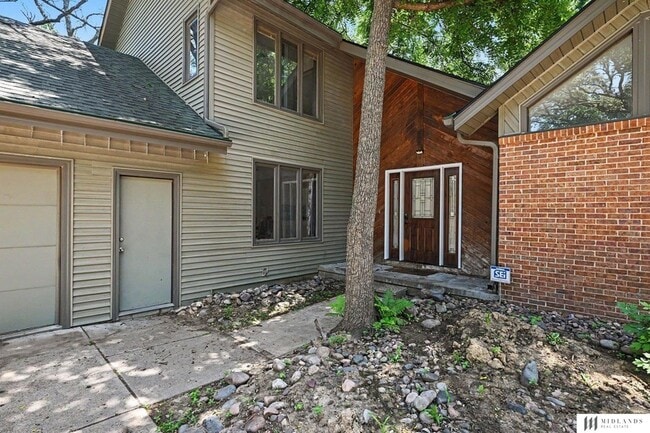 Building Photo - 16611 S 57th Ave