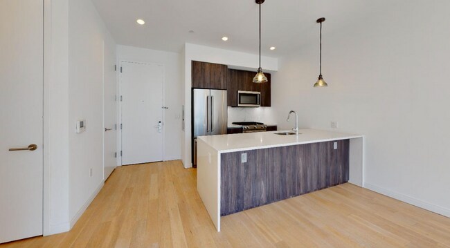 Building Photo - 370 9th St