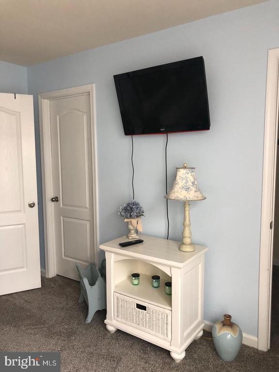 Building Photo - 250 Schramm Lp