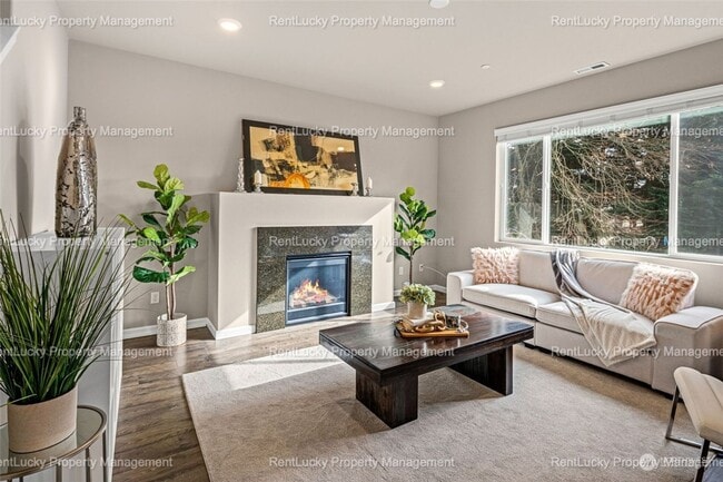 Building Photo - Stunning Like-New Home in Arbor Mist – Pri...