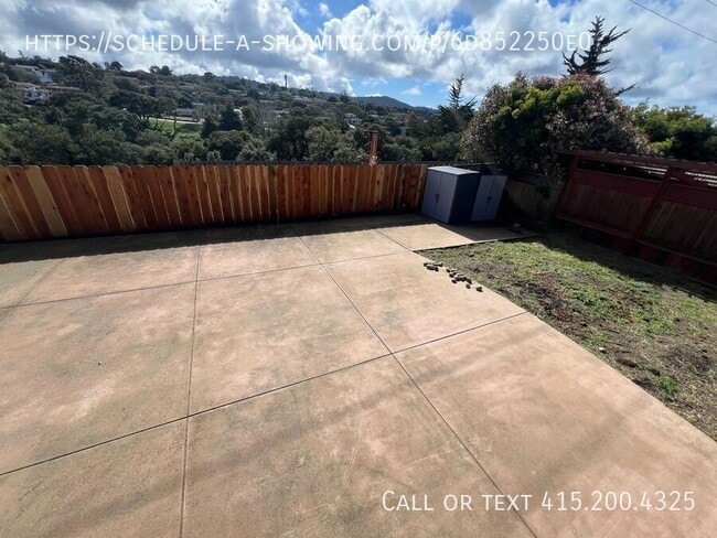 Building Photo - Spacious 3 Bedroom 2 Bath Home in Monterey