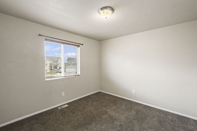 Building Photo - Spacious 4-Bedroom Home with Loft, Solar & Fenced Backyard