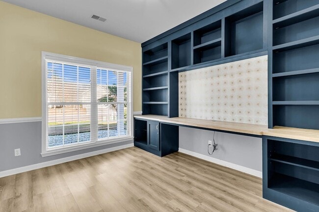 Building Photo - 7478 Hawks Cir