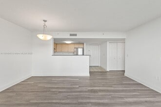 Building Photo - 3000 Coral Wy
