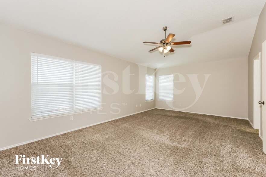 Building Photo - 7425 Snow Ridge Dr