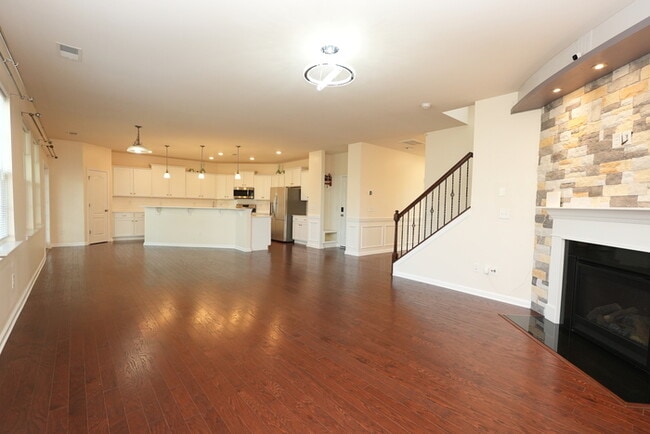 Building Photo - Modern Comfort Meets Space – 4BR/3.5BA Hom...