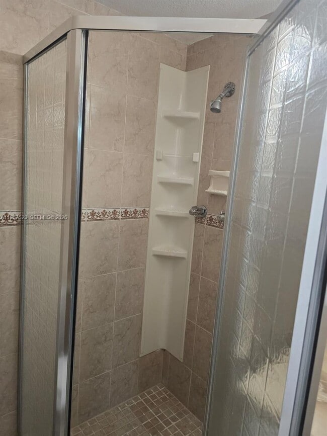 Building Photo - 5151 W Oakland Park Blvd