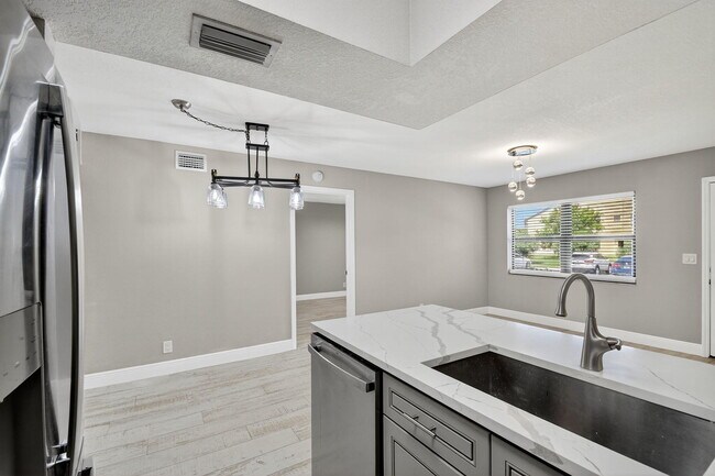 Building Photo - 4707 Lucerne Lakes Blvd E