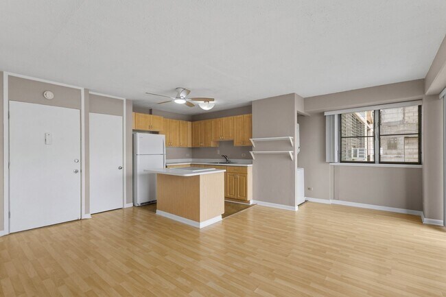 Building Photo - 818 S King St